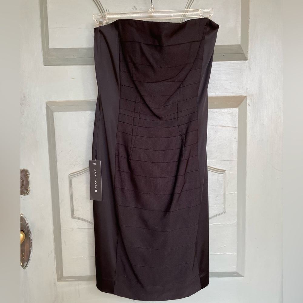 ANN TAYLOR Black Strapless Sheath in size 00 NWT